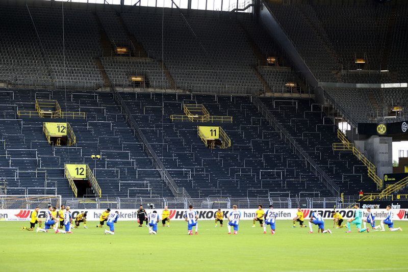 Mínútuþögn fyrir leik Dortmund og Berlin: Leikmenn krupu