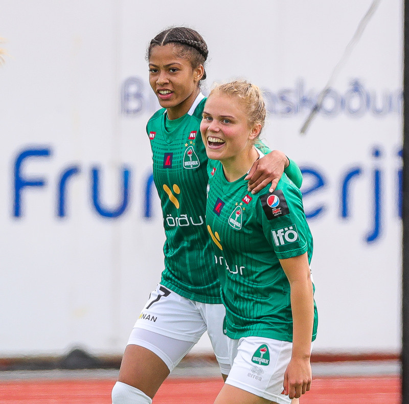 Tvær bestu leikmenn Íslandsmótsins í fyrra; Sveindís og Agla María Albertsdóttir.