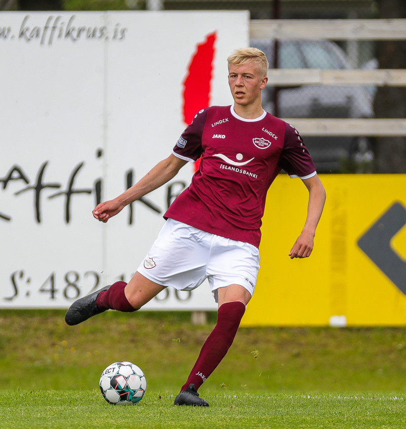 Eg þarf að bæta hraða og styrk, það eru allir leikmenn með sér styrktar og hlaupaprógrömm sem þeir fara eftir.