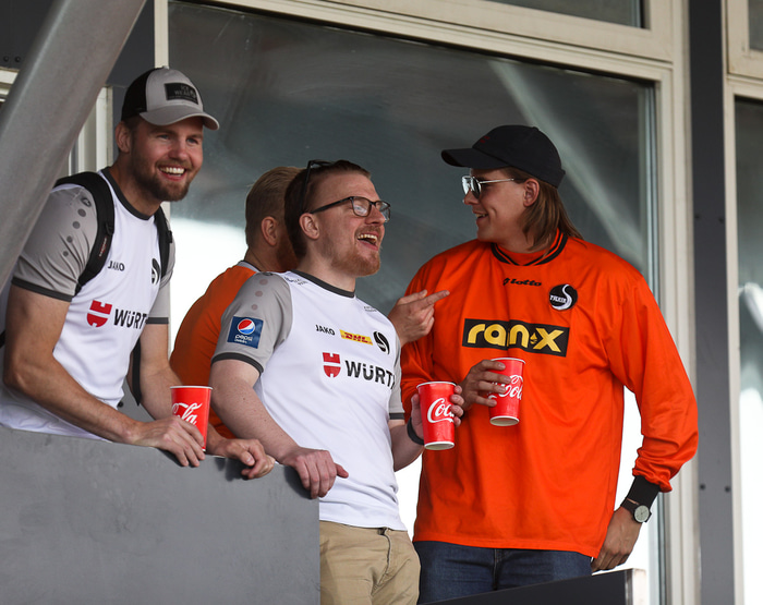 Bjarki Már Elísson, landsliðsmaður í handbolta, var í góðu stuði með vinum sínum í Árbænum.