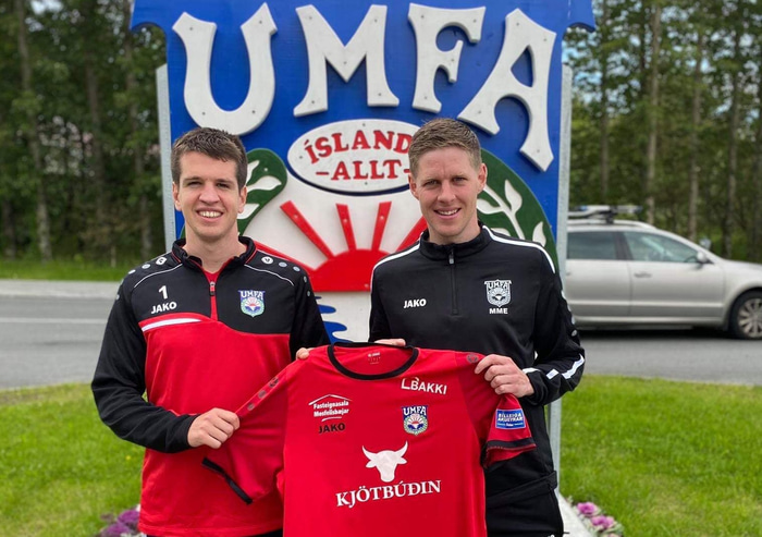 Endika Galarza og þjálfarinn Magnús Már Einarsson.