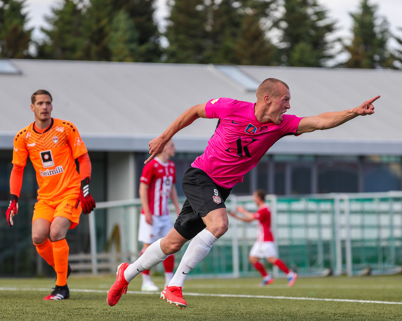 Jóhann Helgi Hannesson fagnar marki sínu í kvöld