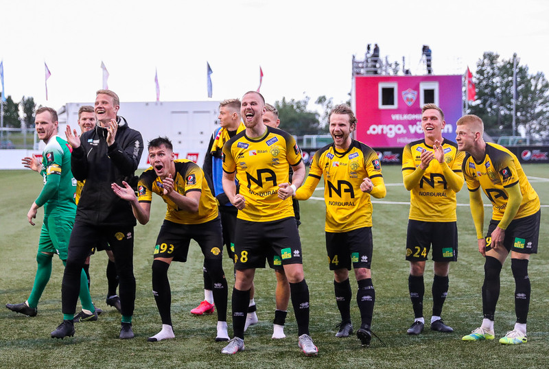 Myndir: Arnar Már stjórnaði fagnaðarlátunum úr stúkunni