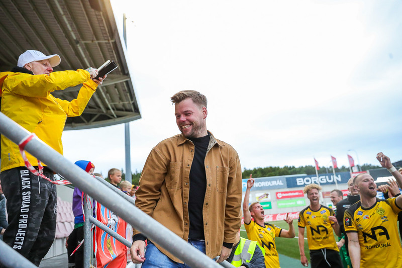 Myndir: Arnar Már stjórnaði fagnaðarlátunum úr stúkunni