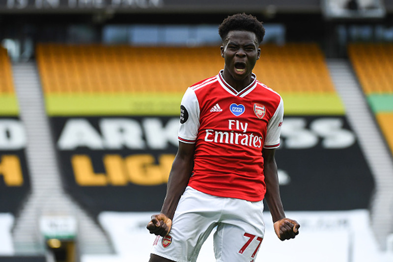 Bukayo Saka byrjar á vinstri kanti.