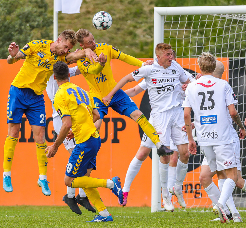 Sigurpáll Melberg skorar mark Fjölnis á lokasekúndu leiksins.