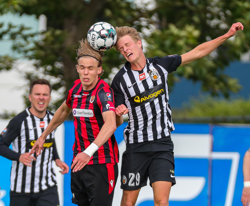 Myndaveisla: Þrjú rauð þegar KR vann Víking