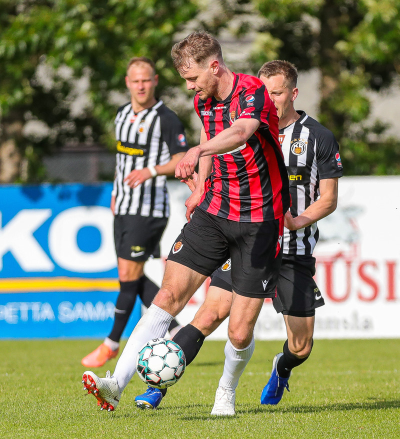 Myndaveisla: Þrjú rauð þegar KR vann Víking