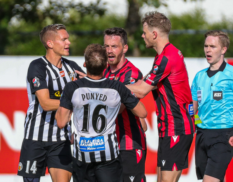 Sölvi reyndi að hrinda Pablo eftir rauða spjaldið.