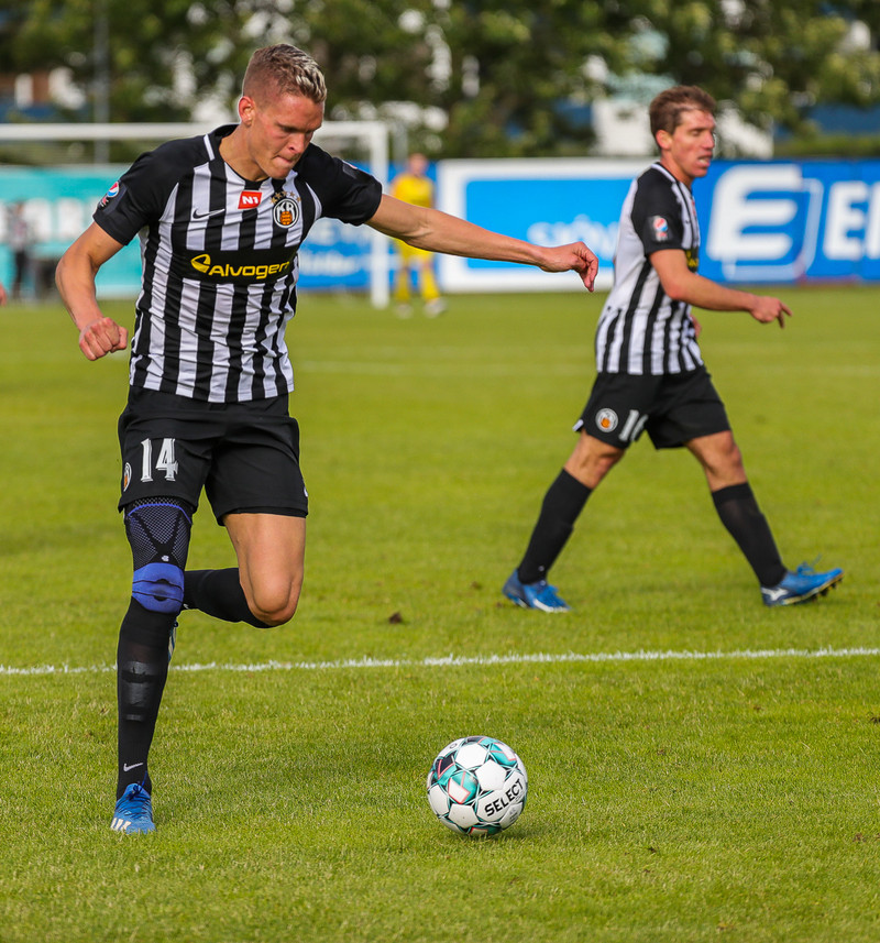 Myndaveisla: Þrjú rauð þegar KR vann Víking