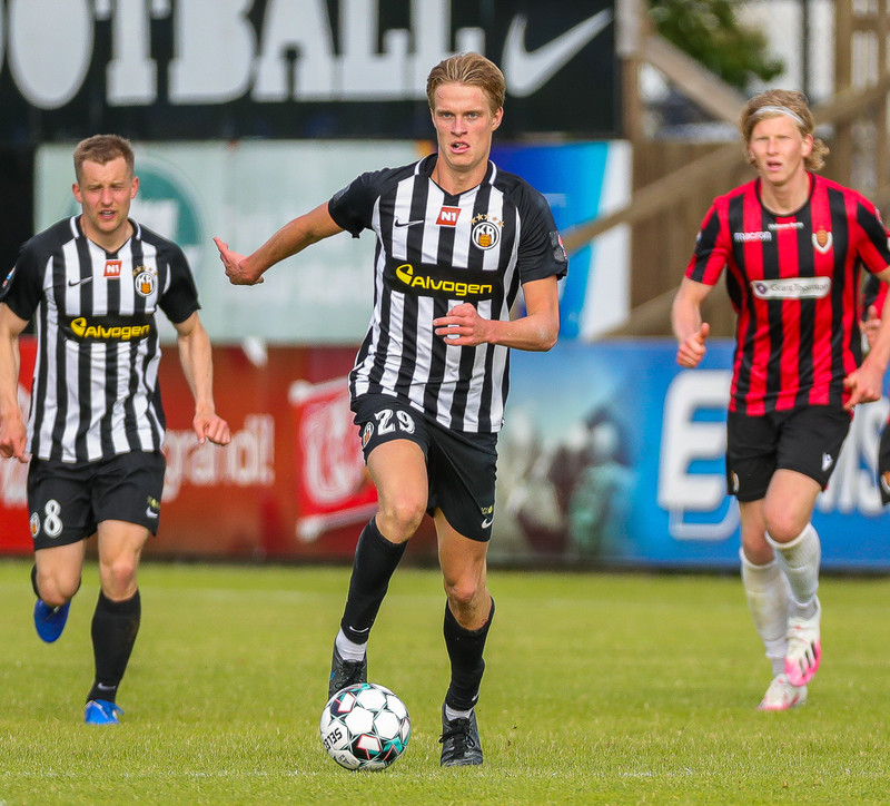 Myndaveisla: Þrjú rauð þegar KR vann Víking