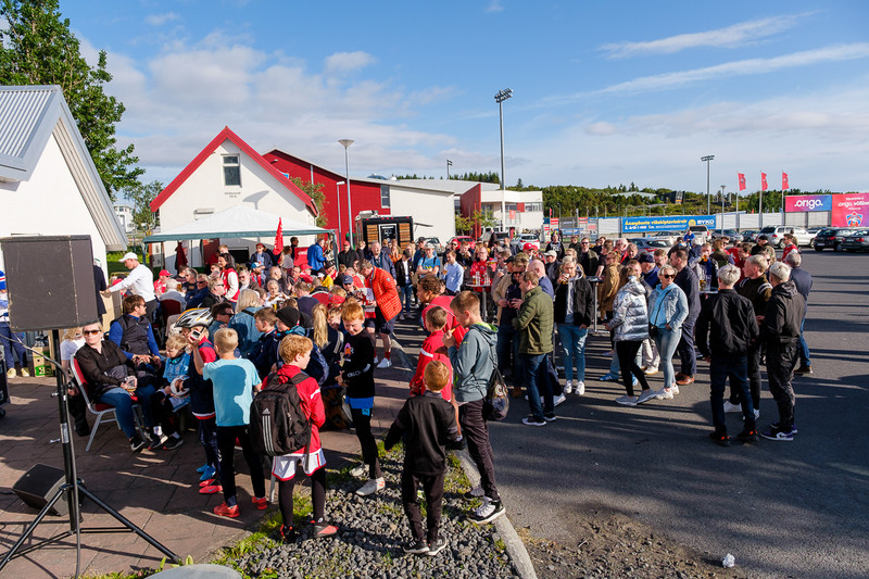 Myndir: Stemmning á Origo-vellinum fyrir leik Vals og ÍA