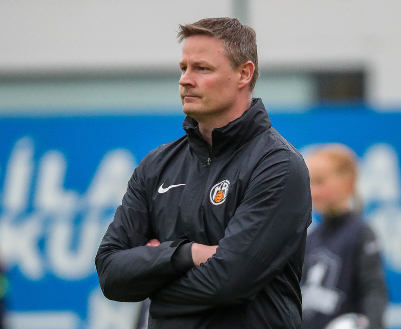Jóhannes Karl, þjálfari KR, í leik fyrr í sumar.