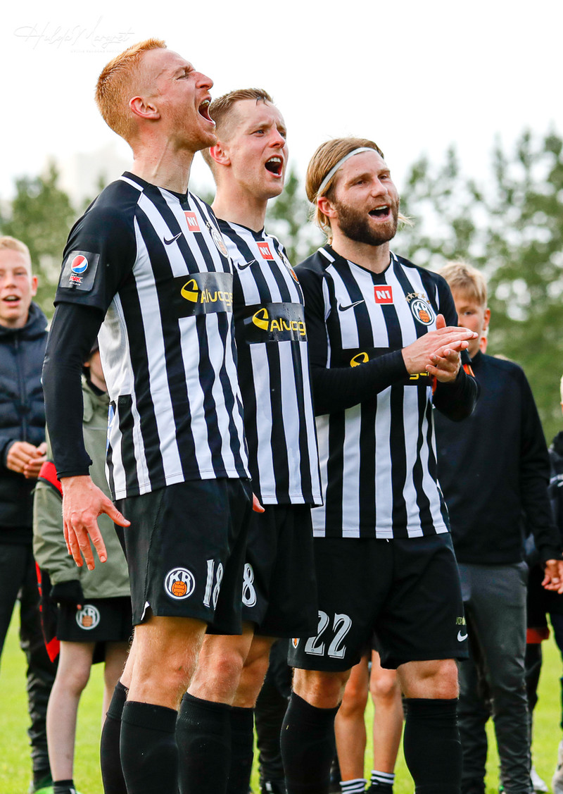KR-ingar fagna sigrinum gegn Breiðabliki.