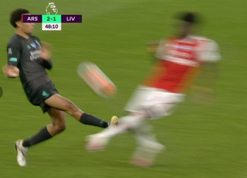 Trent Alexander-Arnold var heppinn að fá ekki rautt.