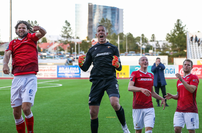 Mynd: Hannes með Íslandsmeistaragrímu