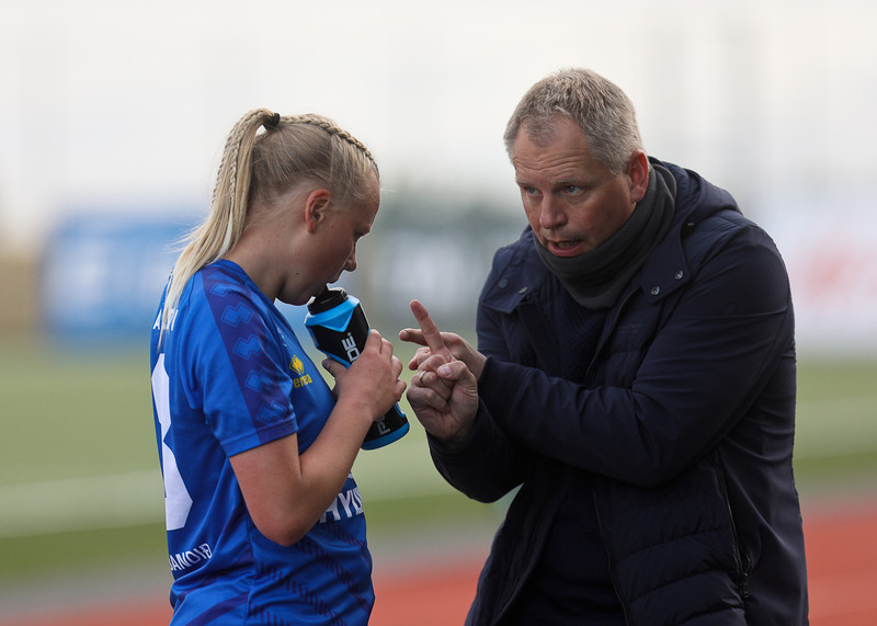 Emelía er dóttir þjálfarans Óskars Hrafns Þorvaldssonar.