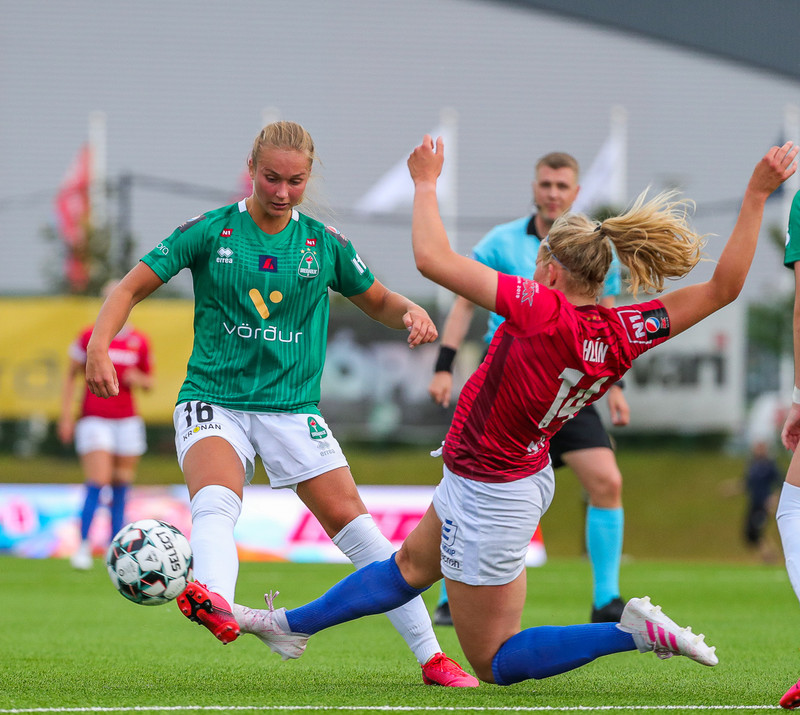 Breiðablik vann fyrri leikinn gegn Val 4-0.