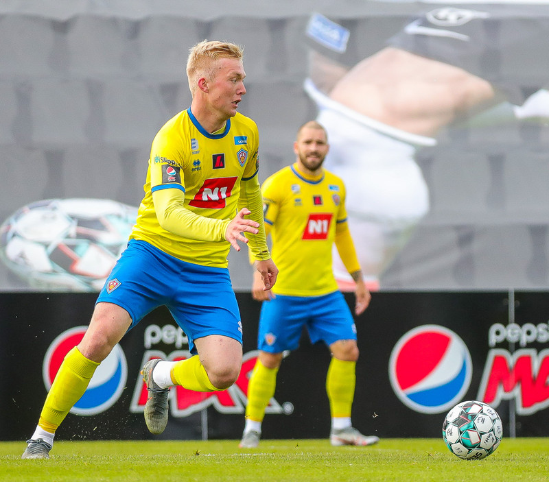 Bjarni Aðalsteinsson.