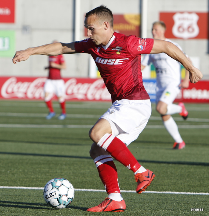 Ég ætla að vinna mér inn sæti í liðinu og reyna að leggja upp og skora einhver mörk, það er svona það helsta.