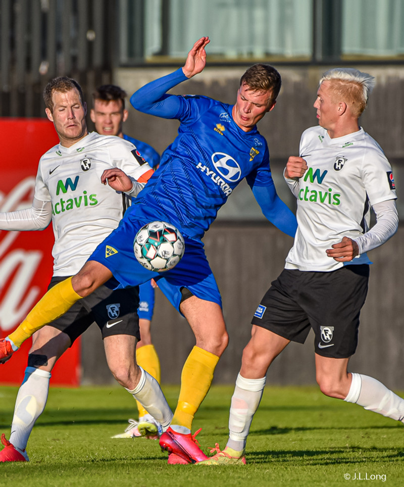 Ísland í dag - Íslenski boltinn snýr aftur