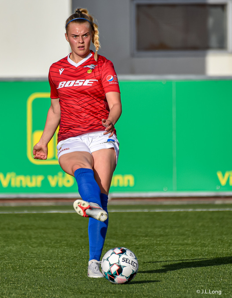 Ég er nýbyrjuð að æfa en auðvitað vona ég það. Keppnisskapið í mér býst við því að ég byrji leikinn.
