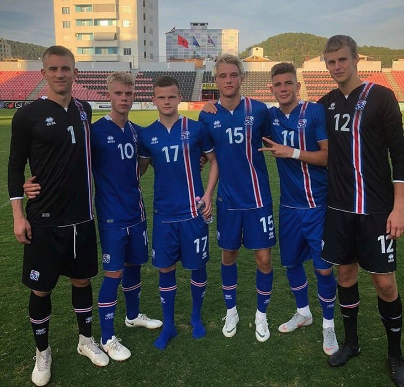 Ég á það mikið af góðum vinum þarna að maður heldur klárlega með þeim.