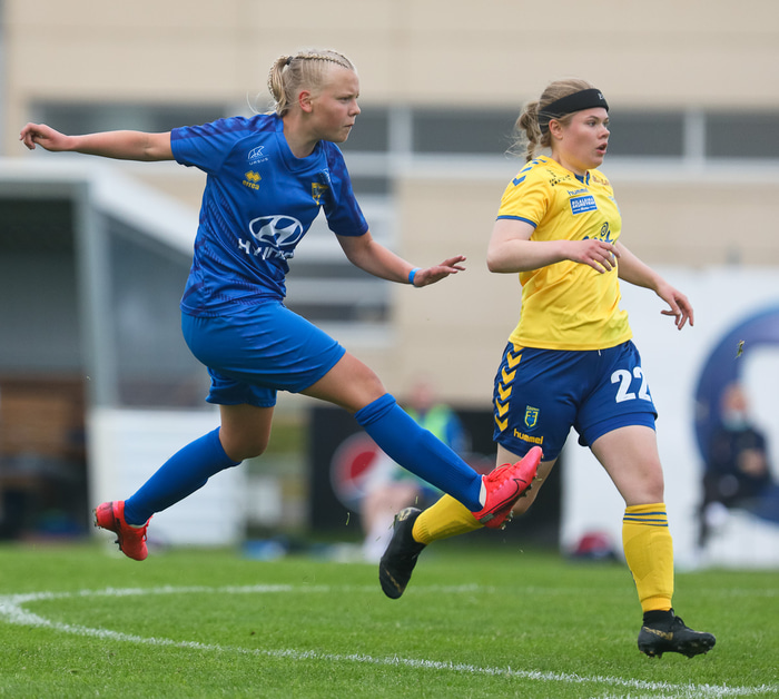 Emelía Óskarsdóttir er í hópnum.