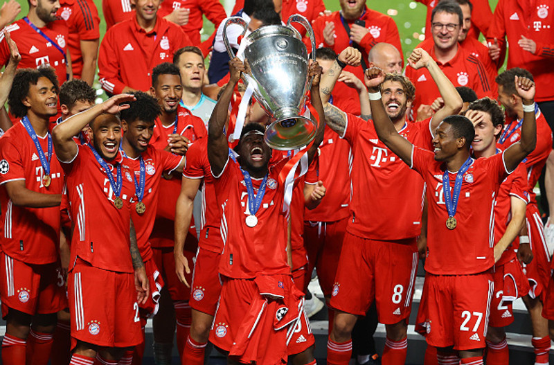 Alphonso Davies skaddaði liðband - Missir af þrettán leikjum