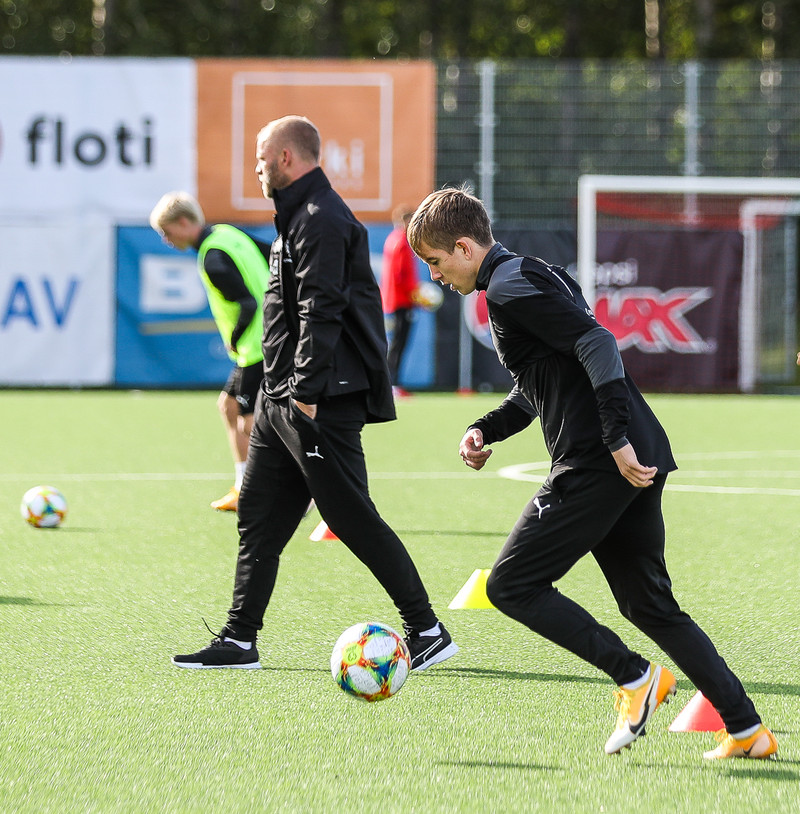 Ísak á U21 landsliðsæfingu.