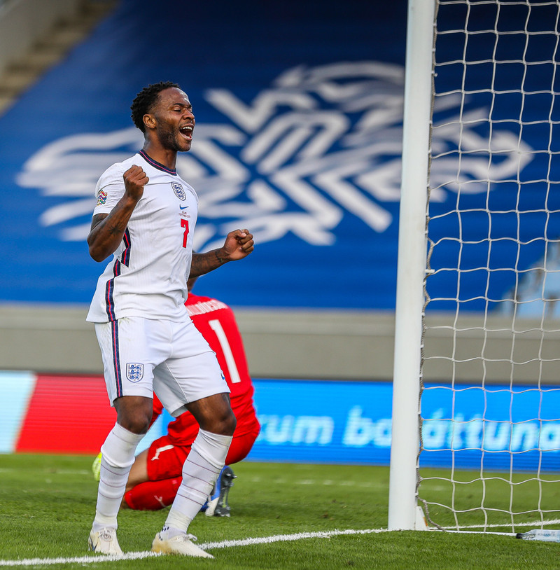 Raheem Sterling er á leið í samningaviðræður eftir EM
