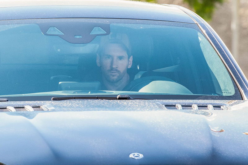 Messi mætir á æfingasvæðið.