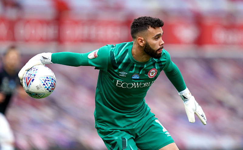 David Raya, markvörður Brentford, er mjög góður í fótunum.