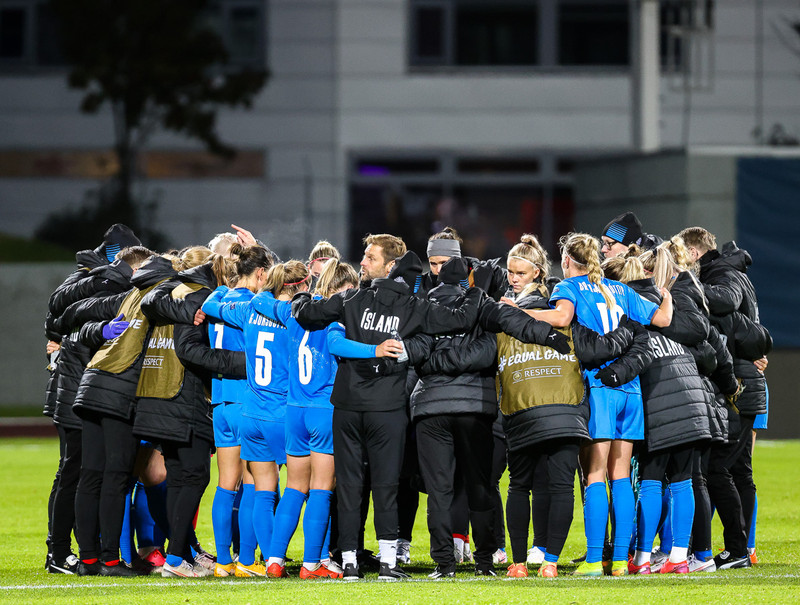 Íslenska liðið fer til Svíþjóðar á morgun.