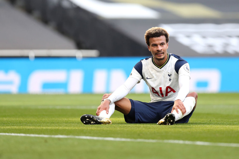 Dele Alli byrjar.