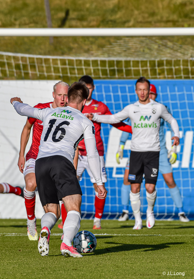 Myndaveisla: Valur vann FH í Krikanum í toppslag