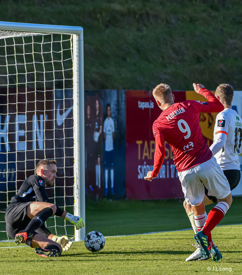 Myndaveisla: Valur vann FH í Krikanum í toppslag