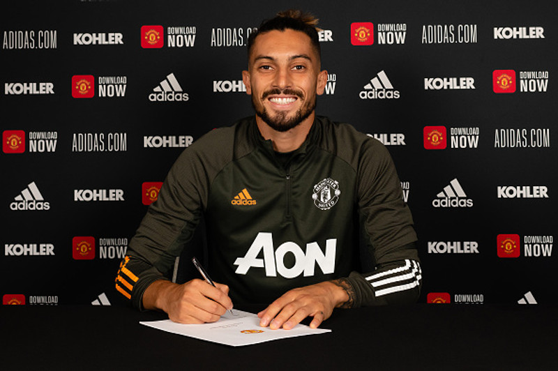 Alex Telles byrjar í kvöld