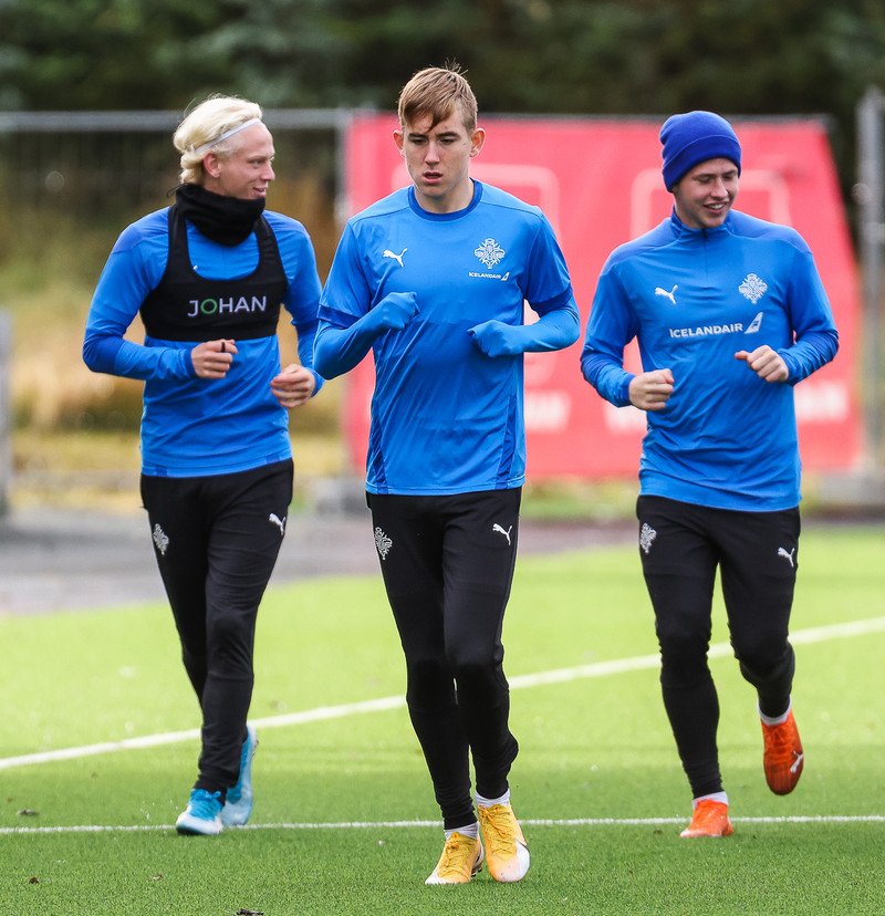 Ísak á æfingu hjá U21 landsliðinu.