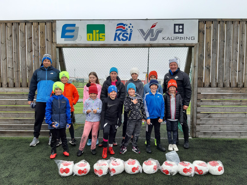 <b>Skagaströnd</b><br> 11 krakkar mættir og Finnbogi þjálfari mættur fyrstur. Snilldar þjálfari og krakkarnir heppnir að hafa svona persónu með á öllum æfingum. Krakkarnir efnilegir og mjög áhugasamir.