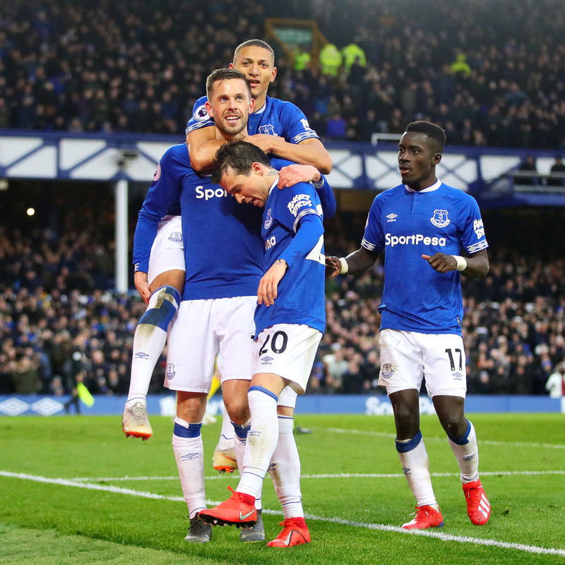 Gylfi á bekknum en Richarlison byrjar