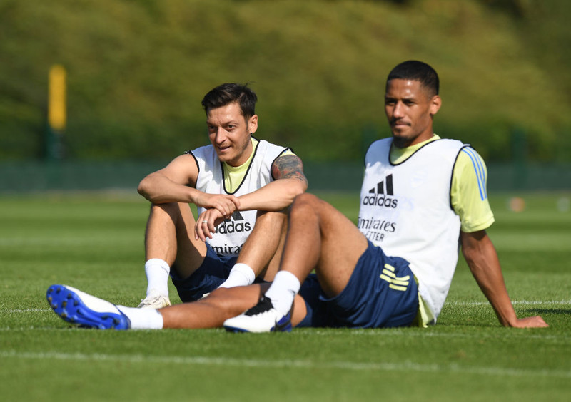 Mesut Özil á æfingasvæði Arsenal.