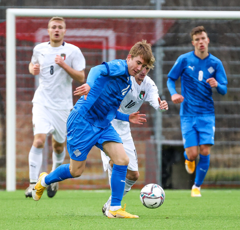 Ísak í leik með U21 landsliðinu.