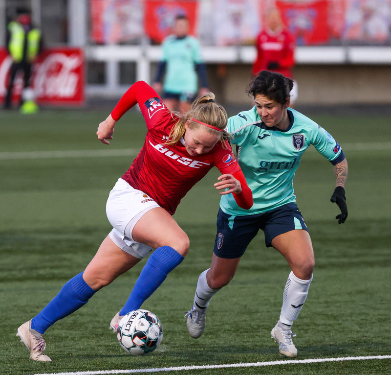 Hlín fór meidd af velli