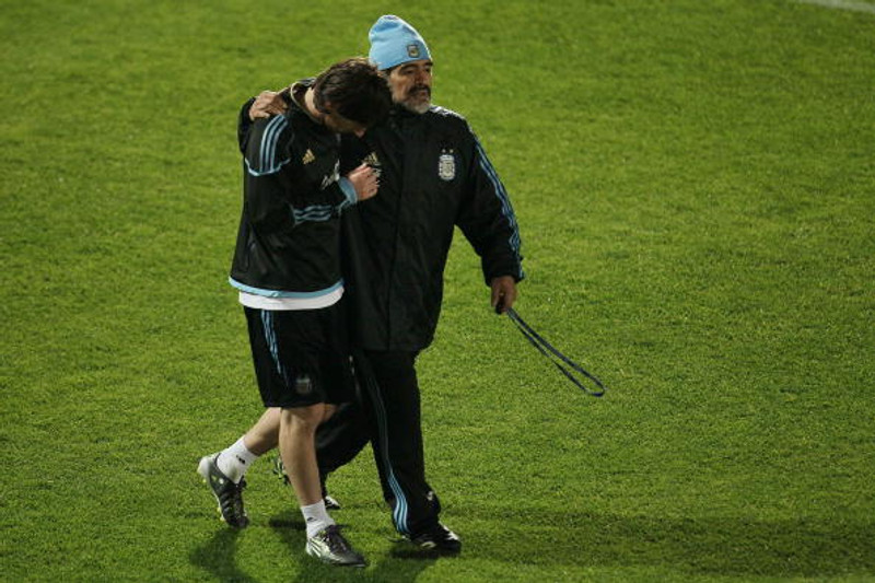 Maradona þjálfaði argentínska landsliðið um tíma.