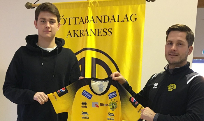 Hrafn með Jóa Kalla, þjálfara ÍA.