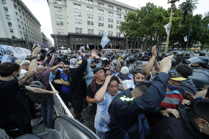 Myndir: Tárin flæða í Argentínu eftir fráfall Maradona