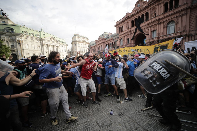 Myndir: Tárin flæða í Argentínu eftir fráfall Maradona