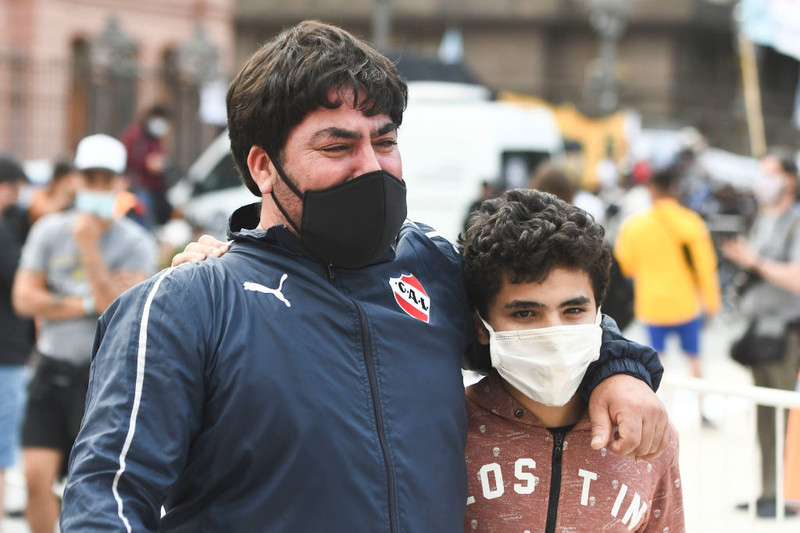 Myndir: Tárin flæða í Argentínu eftir fráfall Maradona