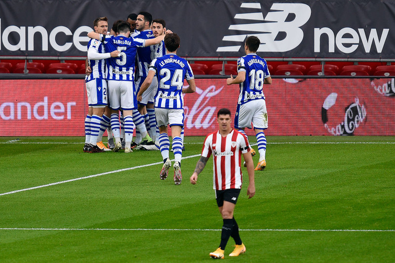 Sociedad á toppnum.